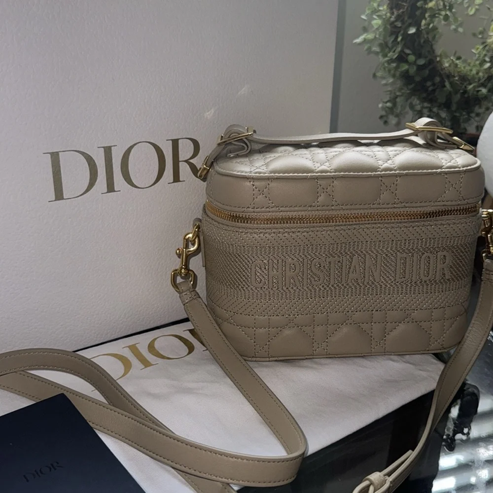 🔥LIKE NEW🔥 Dior Lambskin Cannage Small Diortravel Vanity Case Warm - Picture 4 of 13